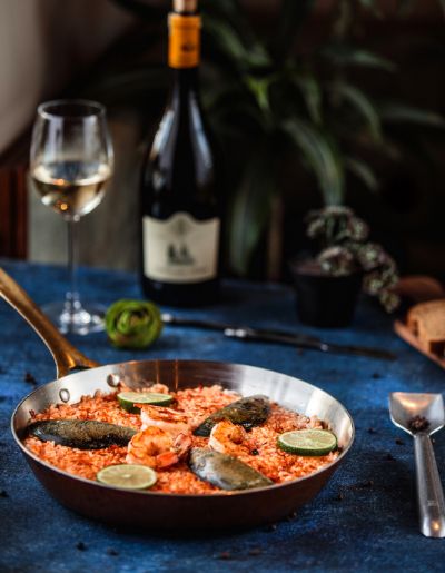 Paella y vino